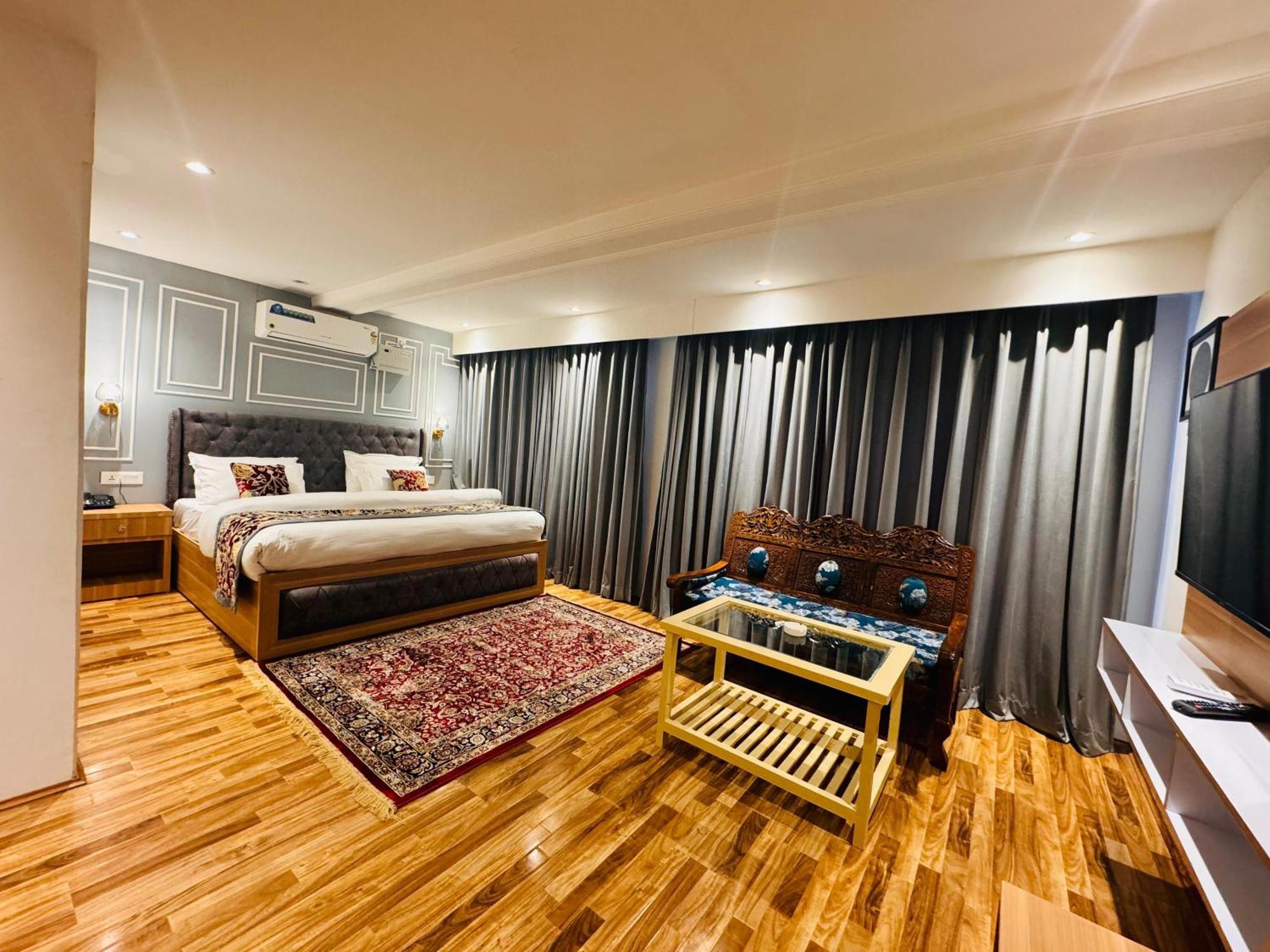 De Elaaf The Luxury Stay ศรีนาการ์ ภายนอก รูปภาพ