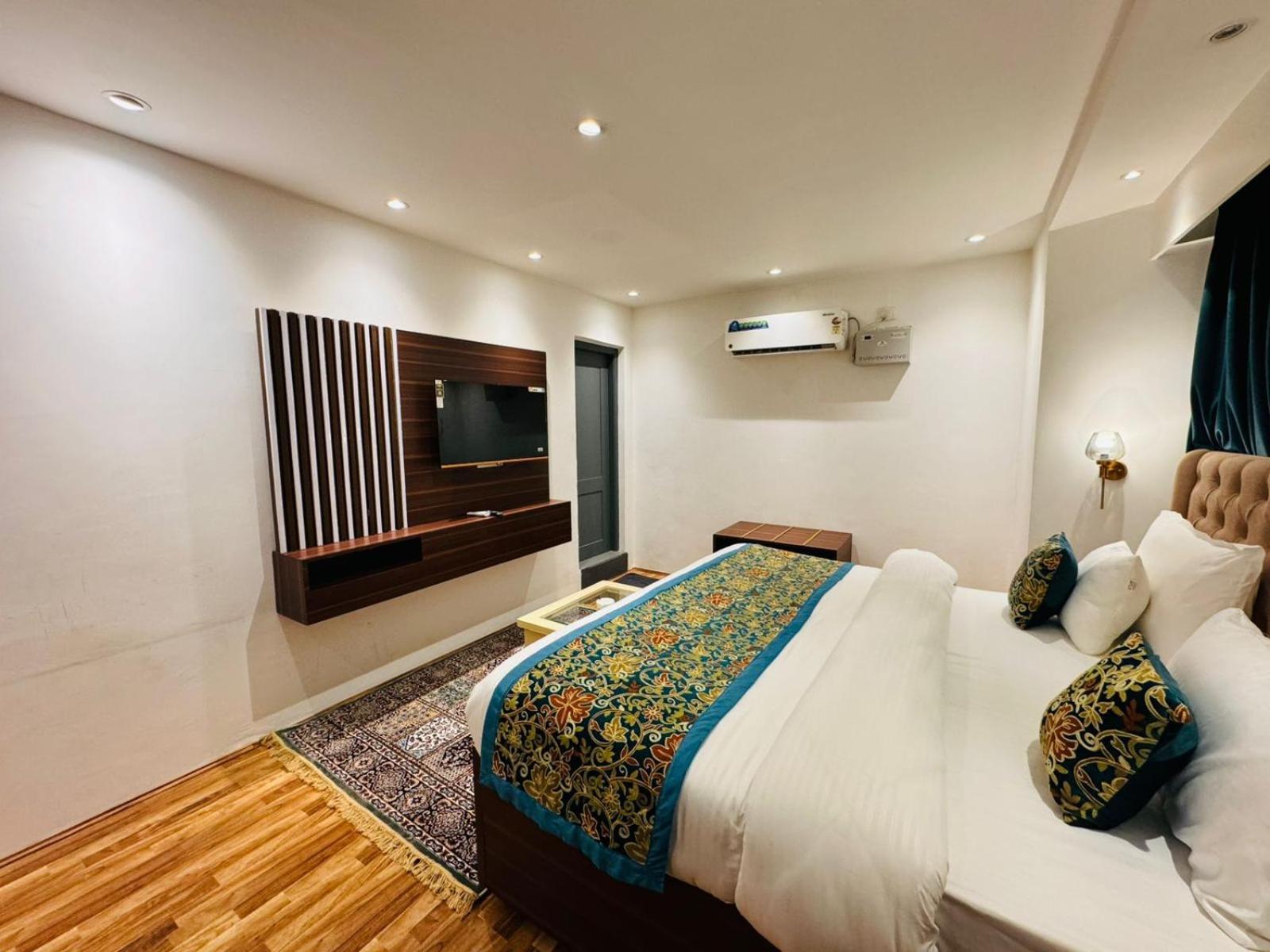 De Elaaf The Luxury Stay ศรีนาการ์ ภายนอก รูปภาพ
