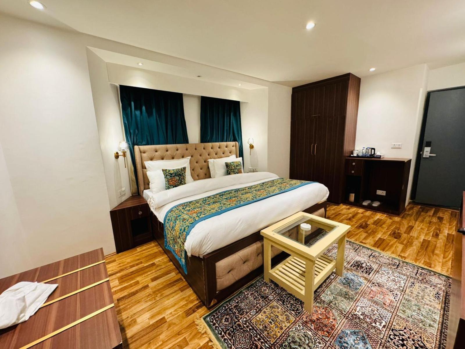 De Elaaf The Luxury Stay ศรีนาการ์ ภายนอก รูปภาพ