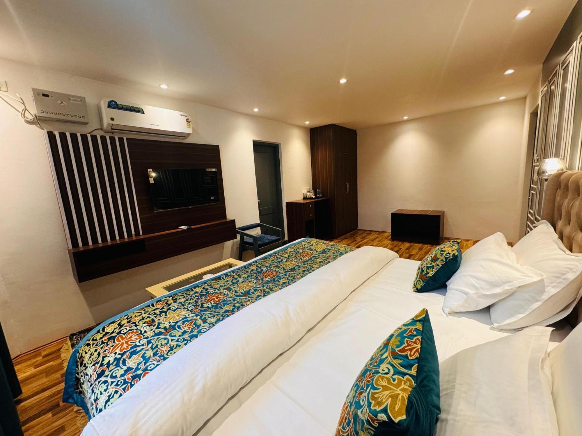 De Elaaf The Luxury Stay ศรีนาการ์ ภายนอก รูปภาพ