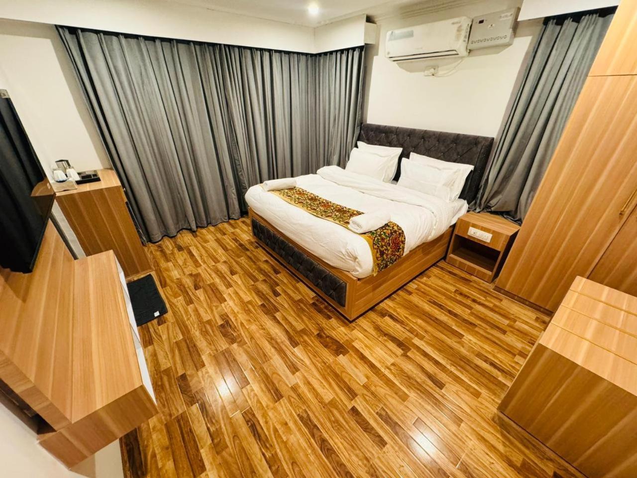 De Elaaf The Luxury Stay ศรีนาการ์ ภายนอก รูปภาพ
