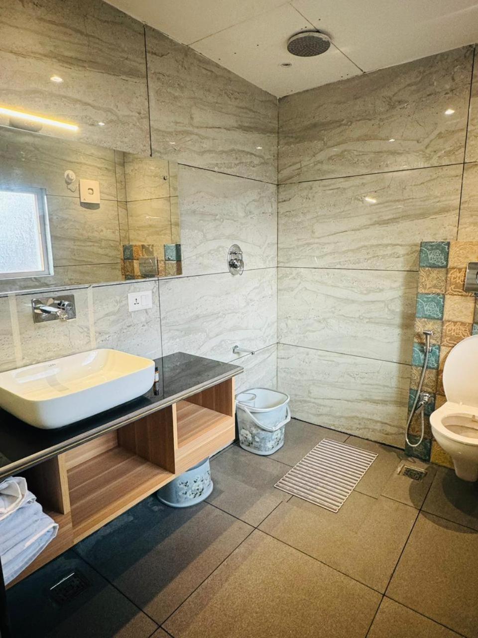 De Elaaf The Luxury Stay ศรีนาการ์ ภายนอก รูปภาพ