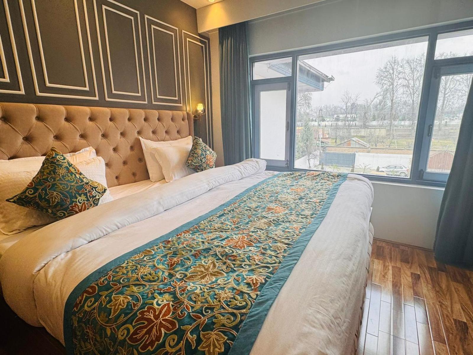 De Elaaf The Luxury Stay ศรีนาการ์ ภายนอก รูปภาพ